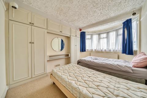 8 Warden Avenue, Harrow, HA2 9LW