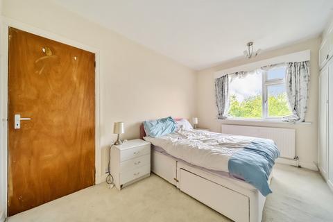 8 Warden Avenue, Harrow, HA2 9LW
