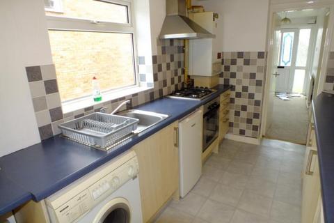 3 bedroom semi-detached house to rent, Linton Rise, Leeds