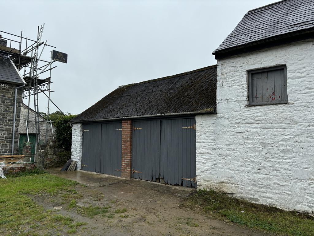 Double garage/workshop