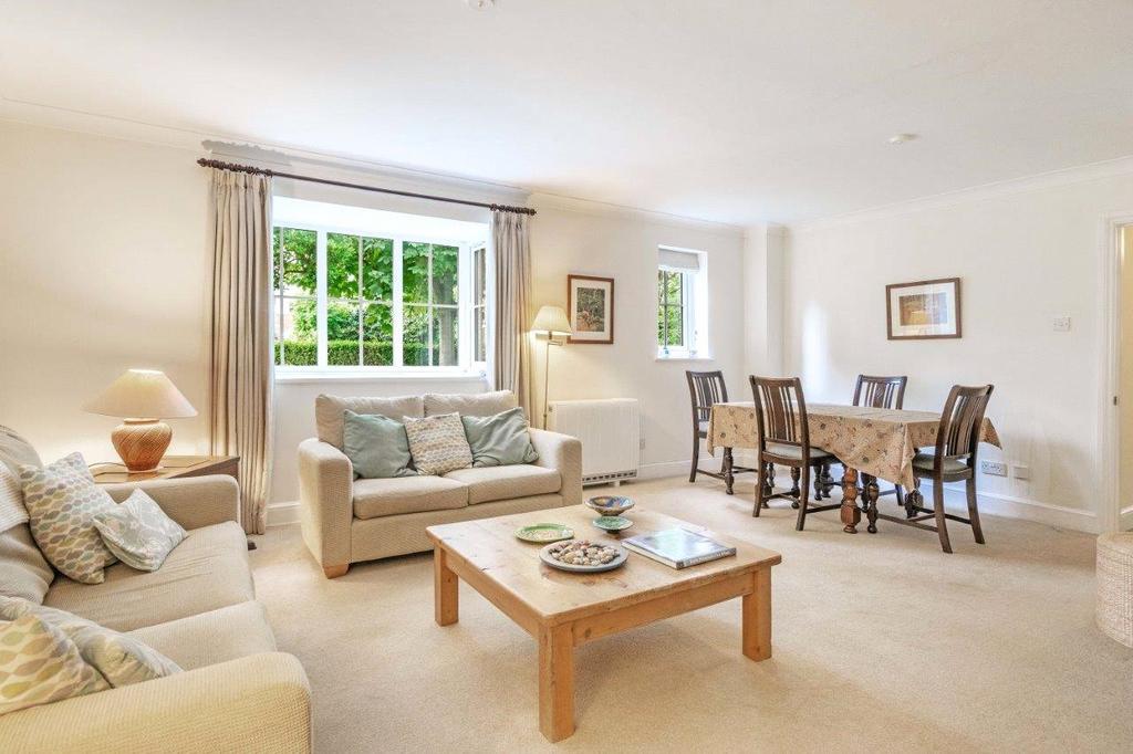 Sitting/Dining Room