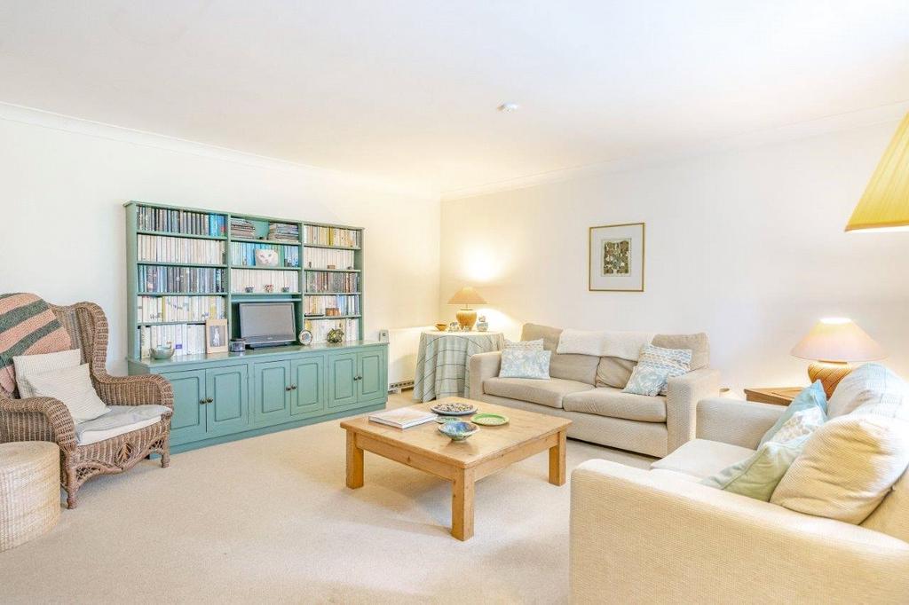 Sitting/Dining Room