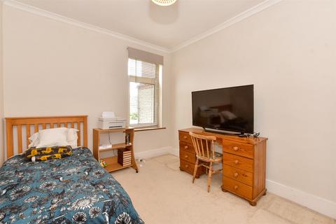 51 Whalebone Grove, Romford, RM6 6BT