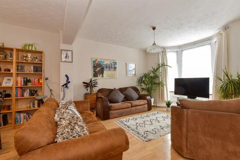 51 Whalebone Grove, Romford, RM6 6BT