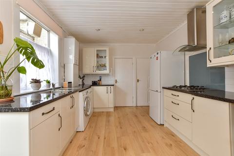 51 Whalebone Grove, Romford, RM6 6BT