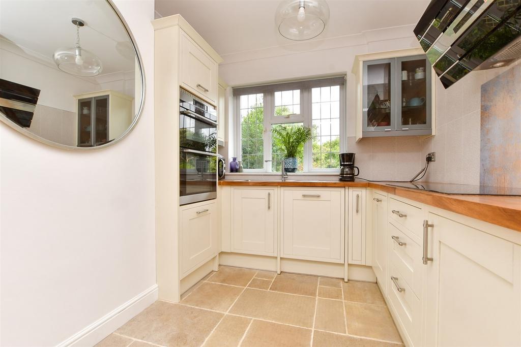 Kitchen / Breakfast Area