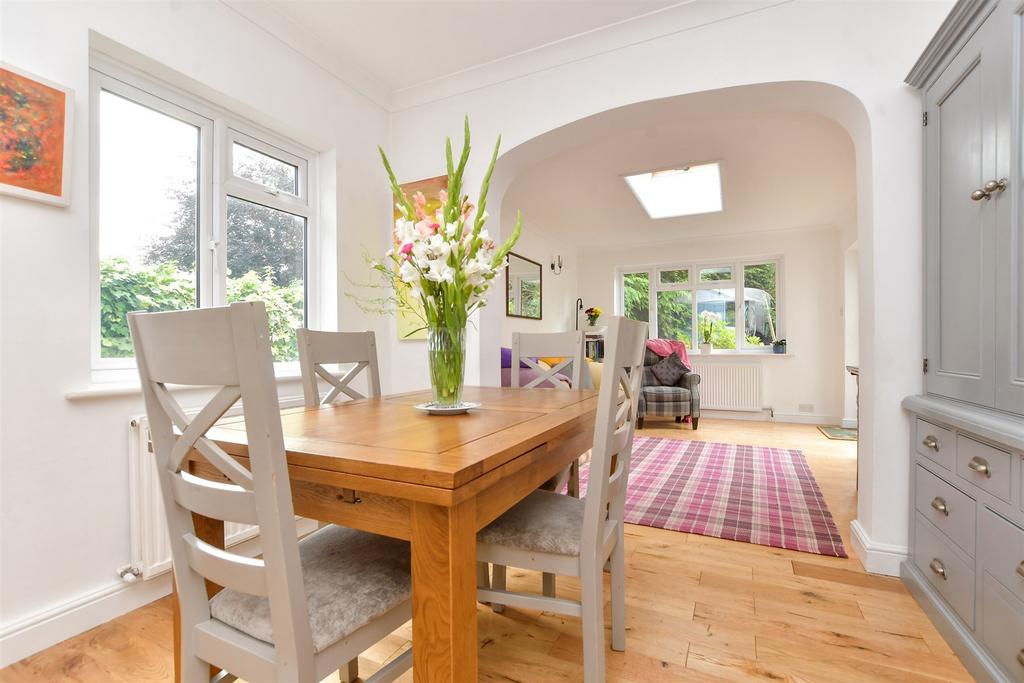 Kitchen / Breakfast Area