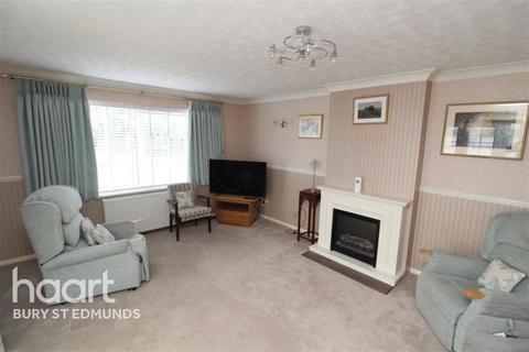 3 bedroom bungalow to rent, Grenville Way, Thetford