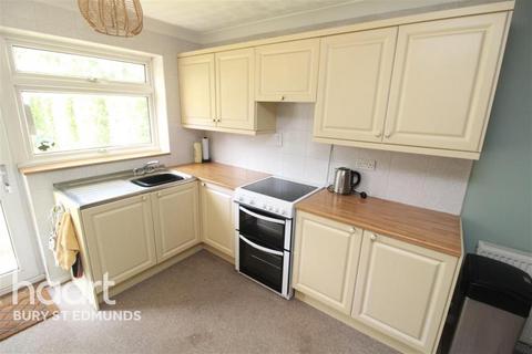 3 bedroom bungalow to rent, Grenville Way, Thetford