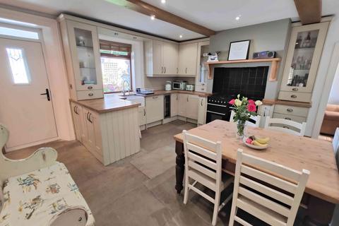 2 bedroom cottage for sale, Brighouse & Denholme Gate Road, Halifax HX3