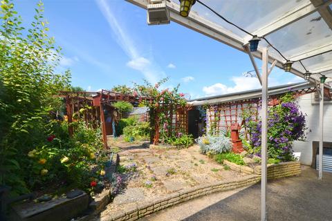 2 bedroom semi-detached bungalow for sale, The Beeches, Upton-Upon-Severn, Worcester