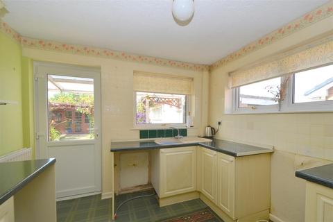 2 bedroom semi-detached bungalow for sale, The Beeches, Upton-Upon-Severn, Worcester