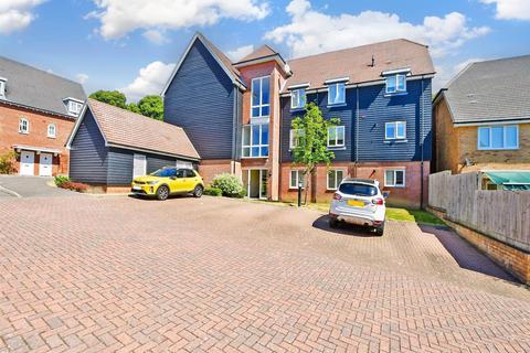 2 bedroom ground floor flat for sale, Oddstones, Codmore Hill, Pulborough, West Sussex