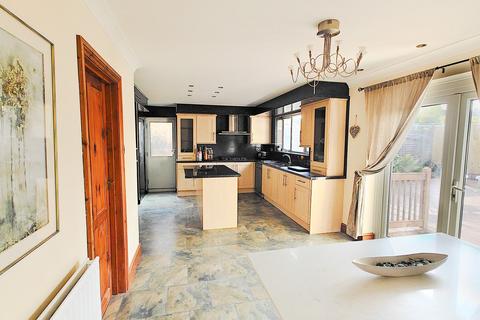 4 bedroom chalet for sale, Montagu Road, Highcliffe, Christchurch, BH23