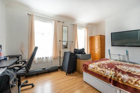 325 Cann Hall Road, London, E11 3NL