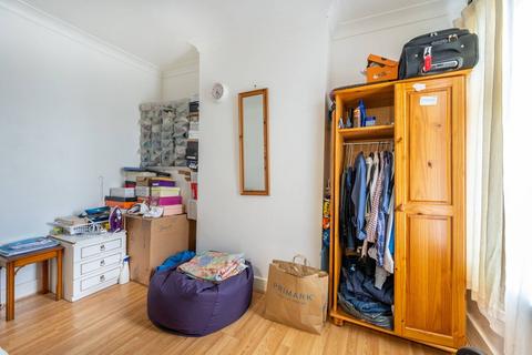 325 Cann Hall Road, London, E11 3NL