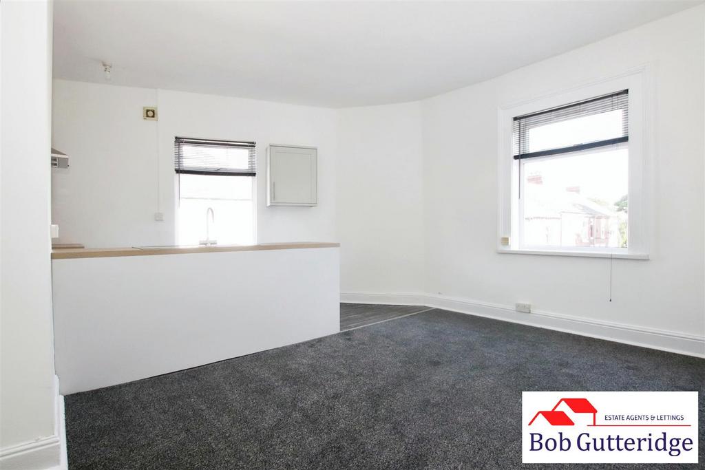 Open plan fitted kitchen/lounge diner