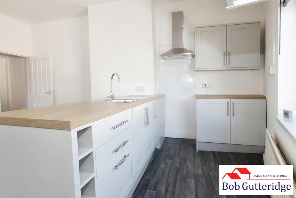 Open plan fitted kitchen/lounge diner