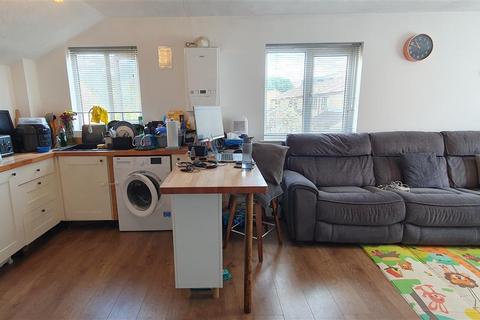 1 bedroom apartment for sale, Larkham Close, Feltham