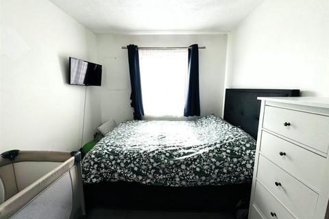 1 bedroom apartment for sale, Larkham Close, Feltham