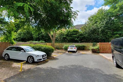 18 Larkham Close, Feltham, TW13 4QN