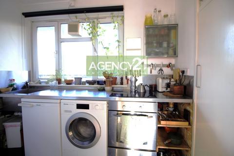 1 bedroom flat for sale, Livermere Road, Hackeney, E8