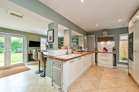 4 bedroom detached house for sale, Stafford Road, Petersfield, Hampshire