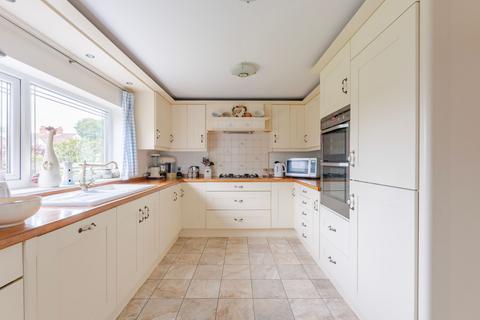 4 bedroom detached house for sale, Corton Road, Gunton