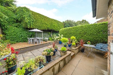 20 Collier Way, Guildford, GU4 7YA