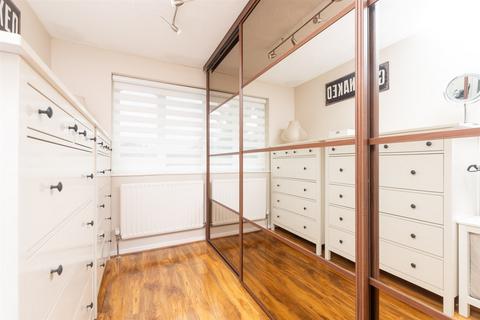 10 Henley Deane, Northfleet, Gravesend, DA11 8SX