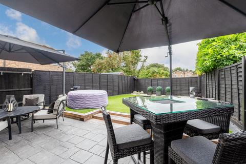 10 Henley Deane, Northfleet, Gravesend, DA11 8SX
