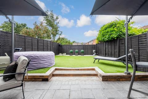 10 Henley Deane, Northfleet, Gravesend, DA11 8SX