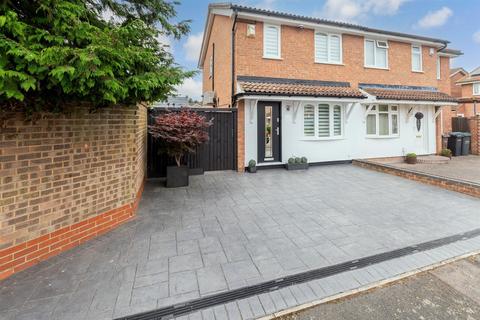 10 Henley Deane, Northfleet, Gravesend, DA11 8SX