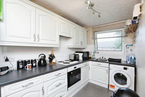 2 bedroom flat for sale, Beauvoir Drive, Sittingbourne ME10