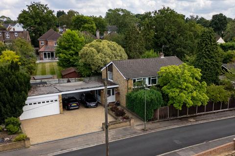 4 bedroom detached house for sale, Trystings Close, Claygate, KT10