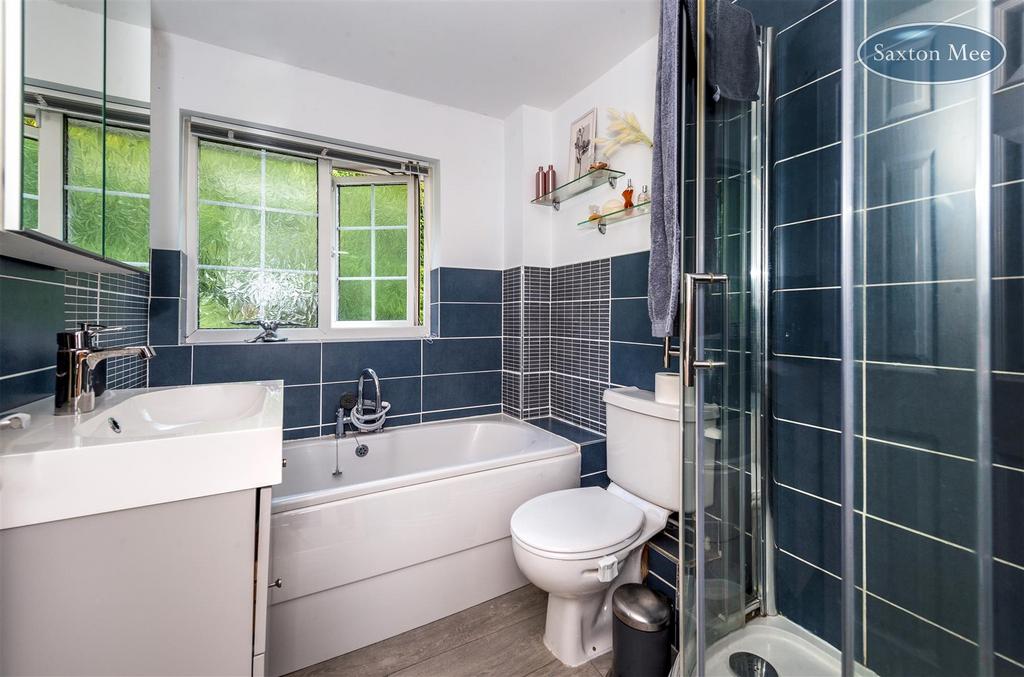 Bathroom 1.jpg