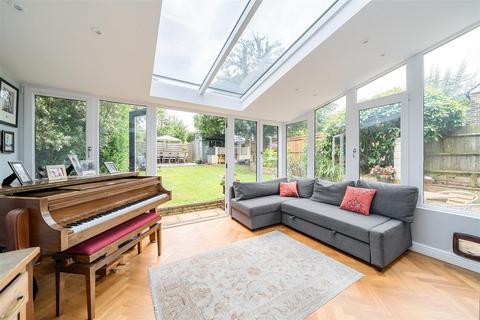 4 bedroom semi-detached house for sale, Villiers Avenue, Surbiton