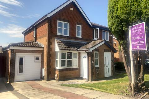 2 bedroom semi-detached house for sale, Putney Close, Oldham