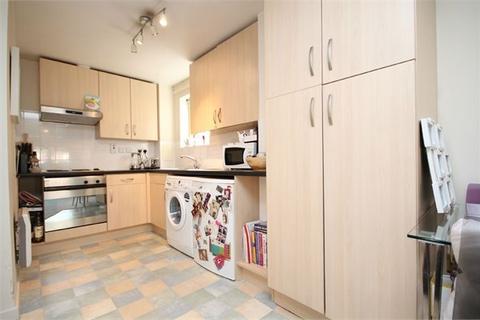 1 bedroom flat to rent, Erin Court, Willesden Green