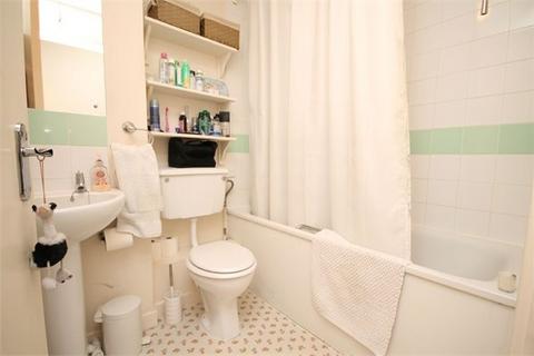 1 bedroom flat to rent, Erin Court, Willesden Green