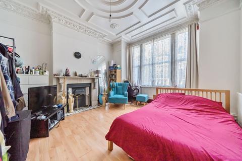 15 Beechfield Road, London, SE6 4NG