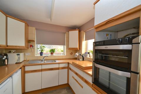 2 bedroom detached bungalow for sale, The Beeches, Upton-Upon-Severn, Worcester