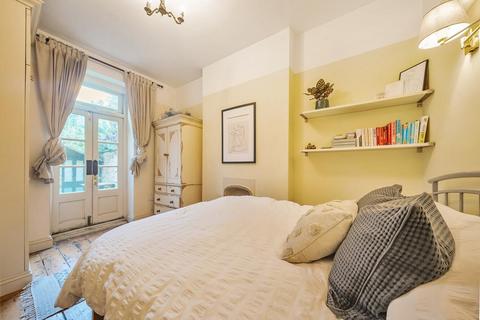 Flat A, 65 Cromford Road, London, SW18 1PA