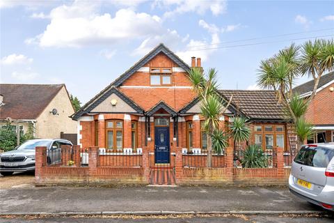 4 bedroom detached house for sale, Warwick Road, Surrey TW15