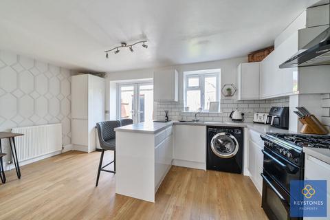 4 Horndon Green, Collier Row, Romford, RM5 3HH