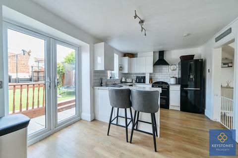 4 Horndon Green, Collier Row, Romford, RM5 3HH