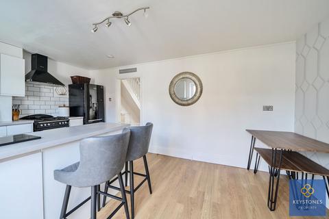 4 Horndon Green, Collier Row, Romford, RM5 3HH