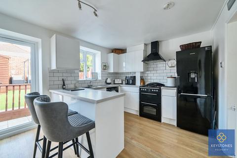 4 Horndon Green, Collier Row, Romford, RM5 3HH