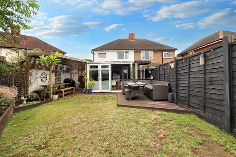 20 Coniston Road, Woking, GU22 9HU