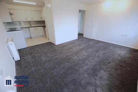 2 bedroom flat for sale, Ashley Court, Hatfield